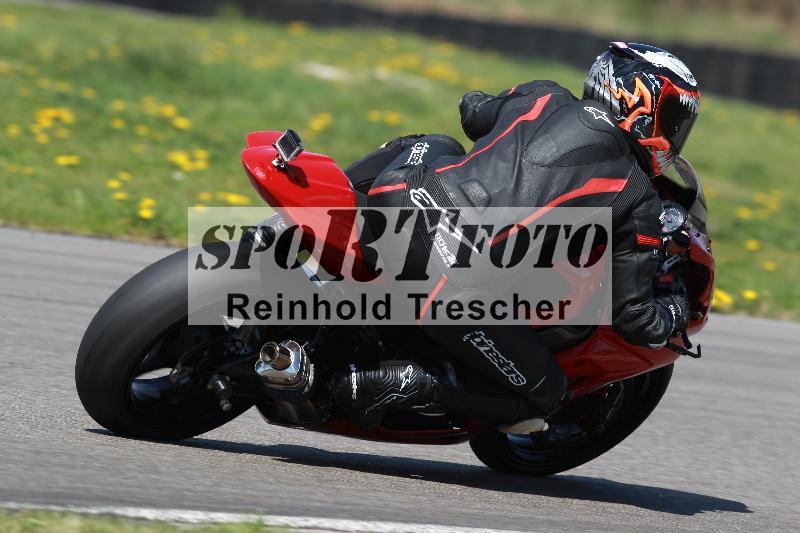 /Archiv-2022/07 16.04.2022 Speer Racing ADR/Gruppe gelb/backside